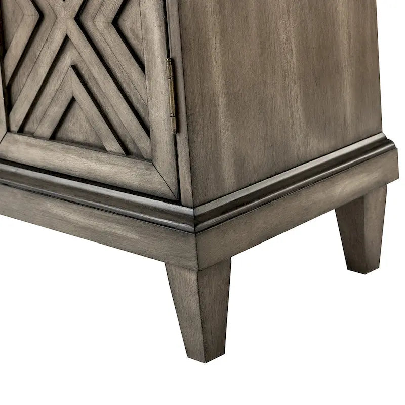 Traditionelles Sideboard im Used-Look mit verstellbaren Einlegeböden