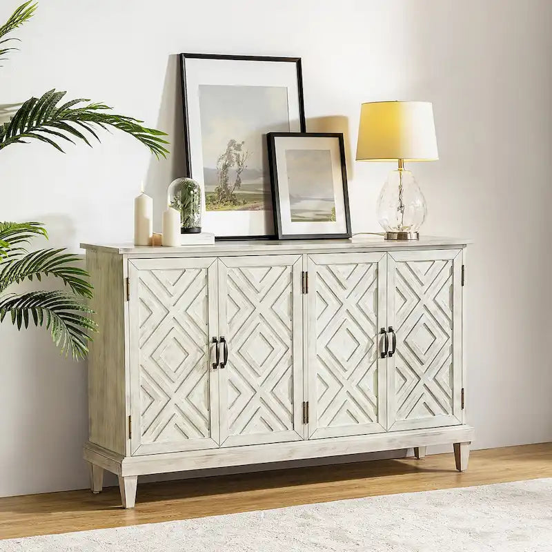 Traditionelles Sideboard im Used-Look mit verstellbaren Einlegeböden