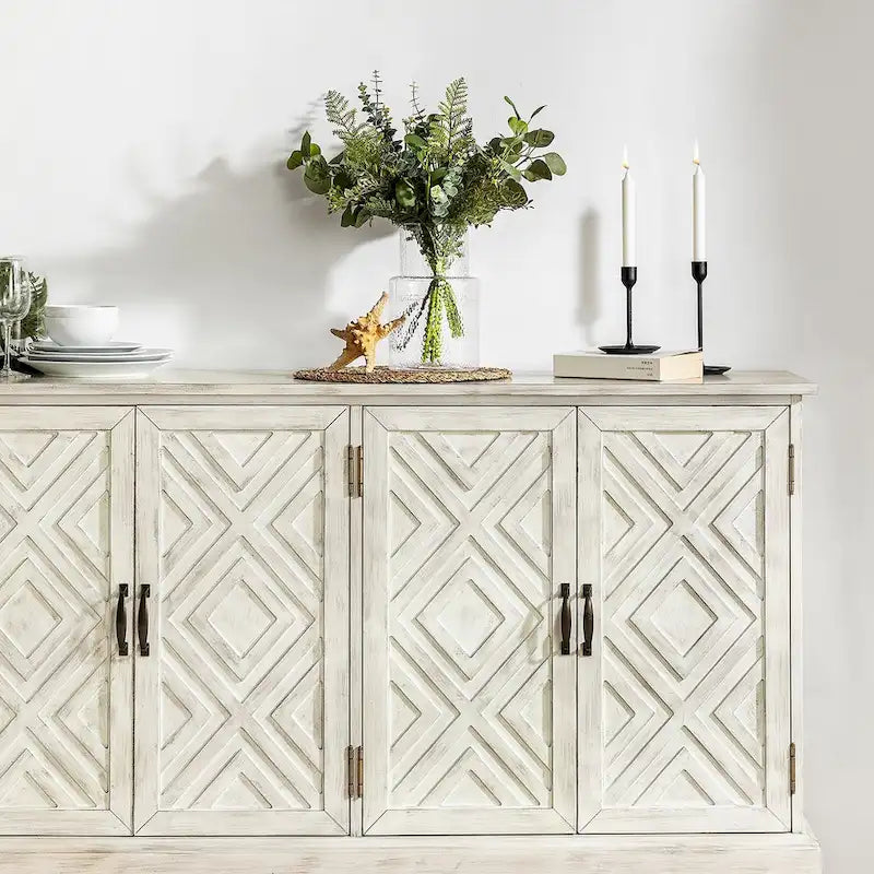 Traditionelles Sideboard im Used-Look mit verstellbaren Einlegeböden