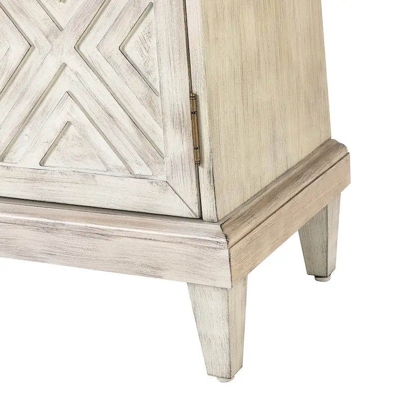 Traditionelles Sideboard im Used-Look mit verstellbaren Einlegeböden