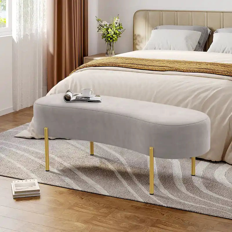 Gepolsterte Ottoman-Sitzbank mit goldenen Metallbeinen, 116 x 39 cm