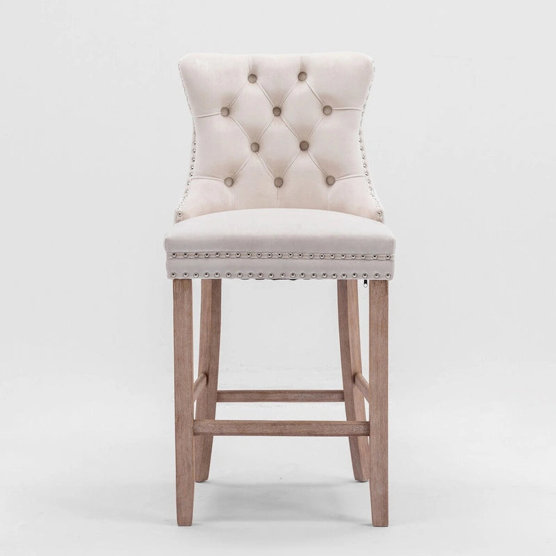 Samtbezogene Barhocker mit Knopfheftung und Holzbeinen, sowie Ziernieten in Chrom, Barstühle im Freizeit-Stil